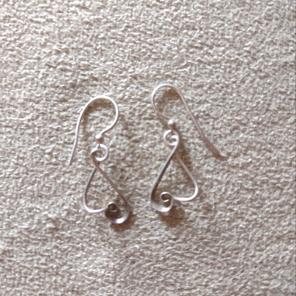 Dew drop heart earrings
